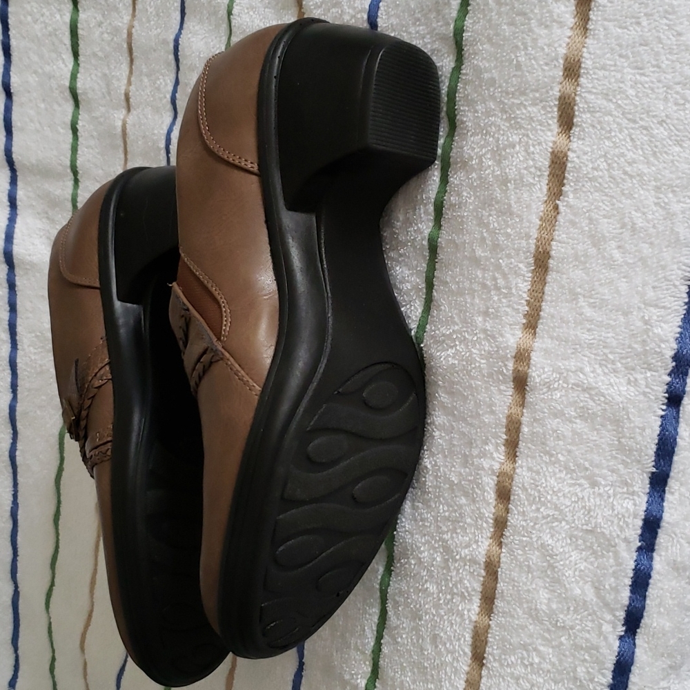 Shoes - Picture 3 of 4